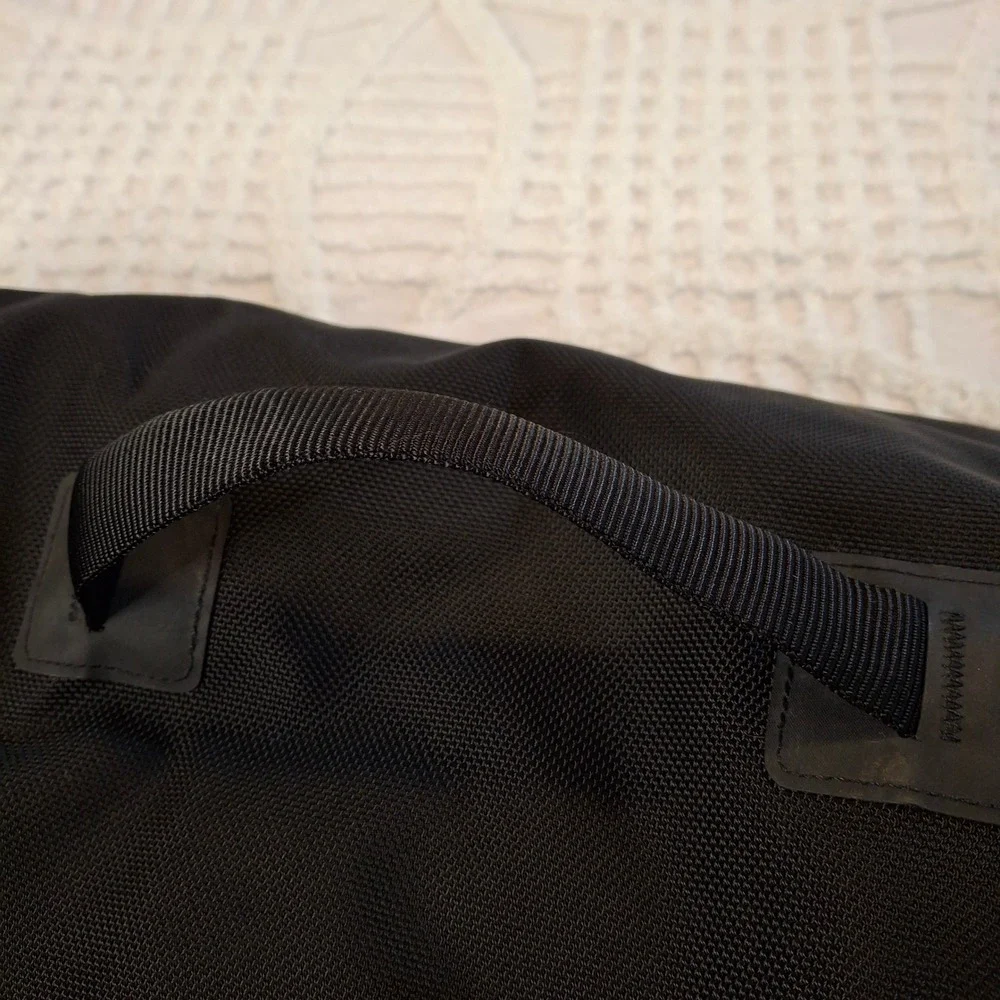 The North Face XL Messenger Bag Black Nylon Laptop Commuter Shoulder Satchel Bag